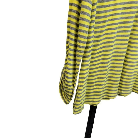 NEW York  & Company 3/4 Sleeve Top - Picture 2 of 4